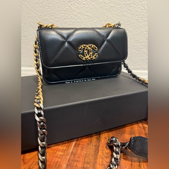 Chanel Lambskin Quilted Chanel 19 Wallet On Chain WOC Black - Picture 1 of 13